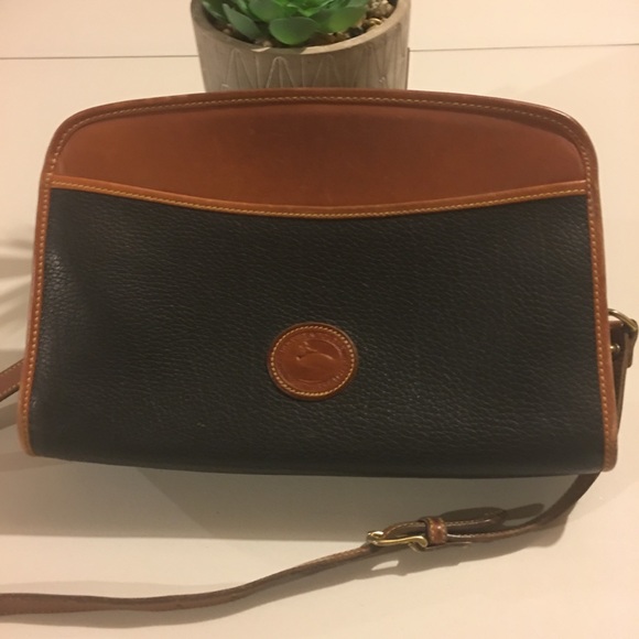 Dooney & Bourke Handbags - Dooney and Bourke Crossbody Bag